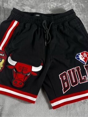 Pro Standard NBA Chicago Bulls Classic Chenille Men's Sz M Shorts Black Red